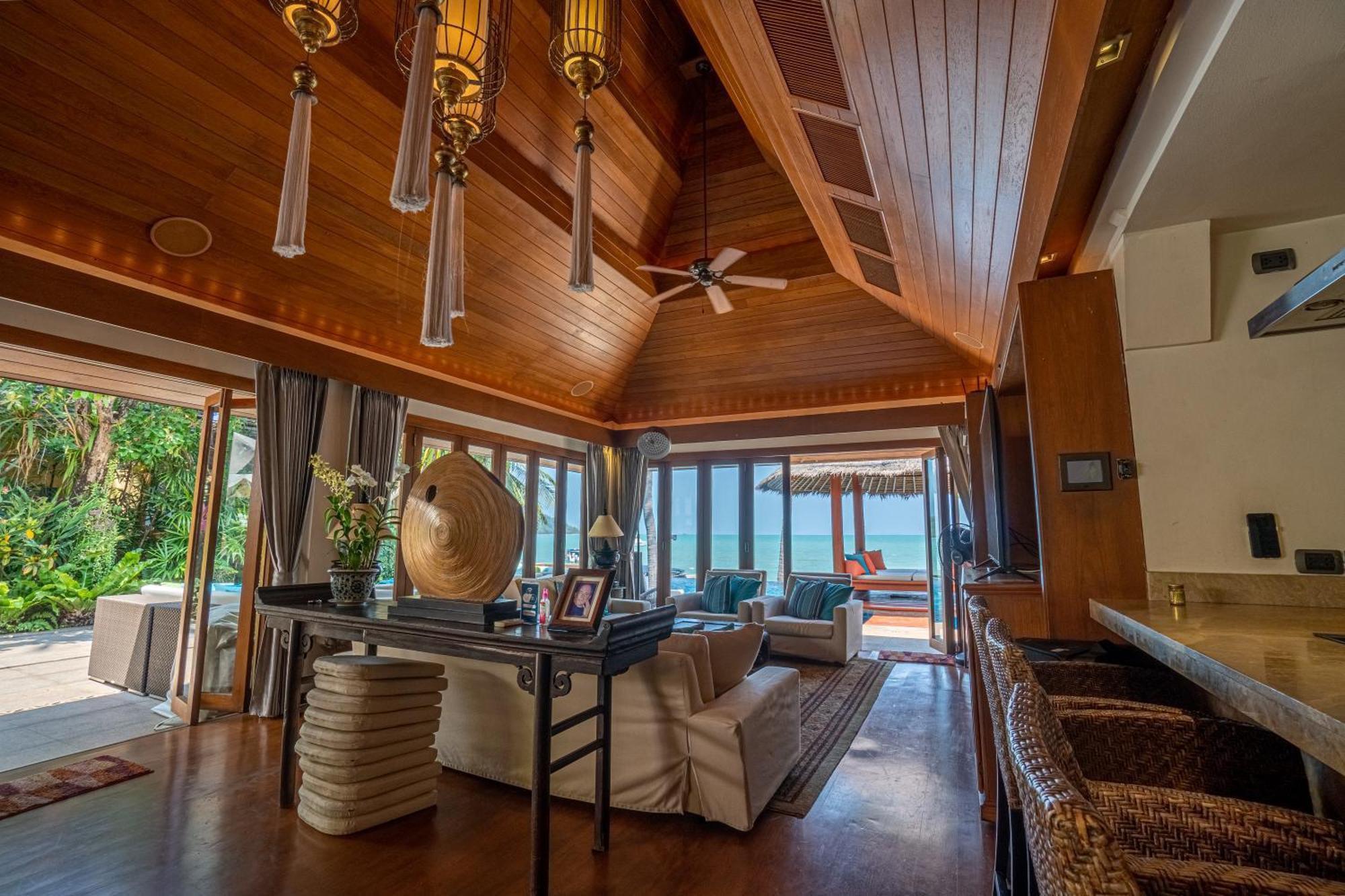 Upni Duniya - Luxury, Beachfront 9-Suites Villa Bang Rak Beach  Extérieur photo